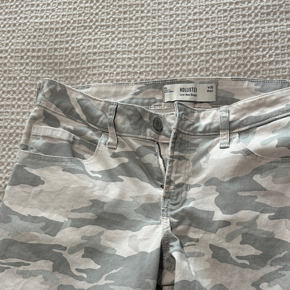 Hollister Women's High Rise Camouflage Jeans - Gray